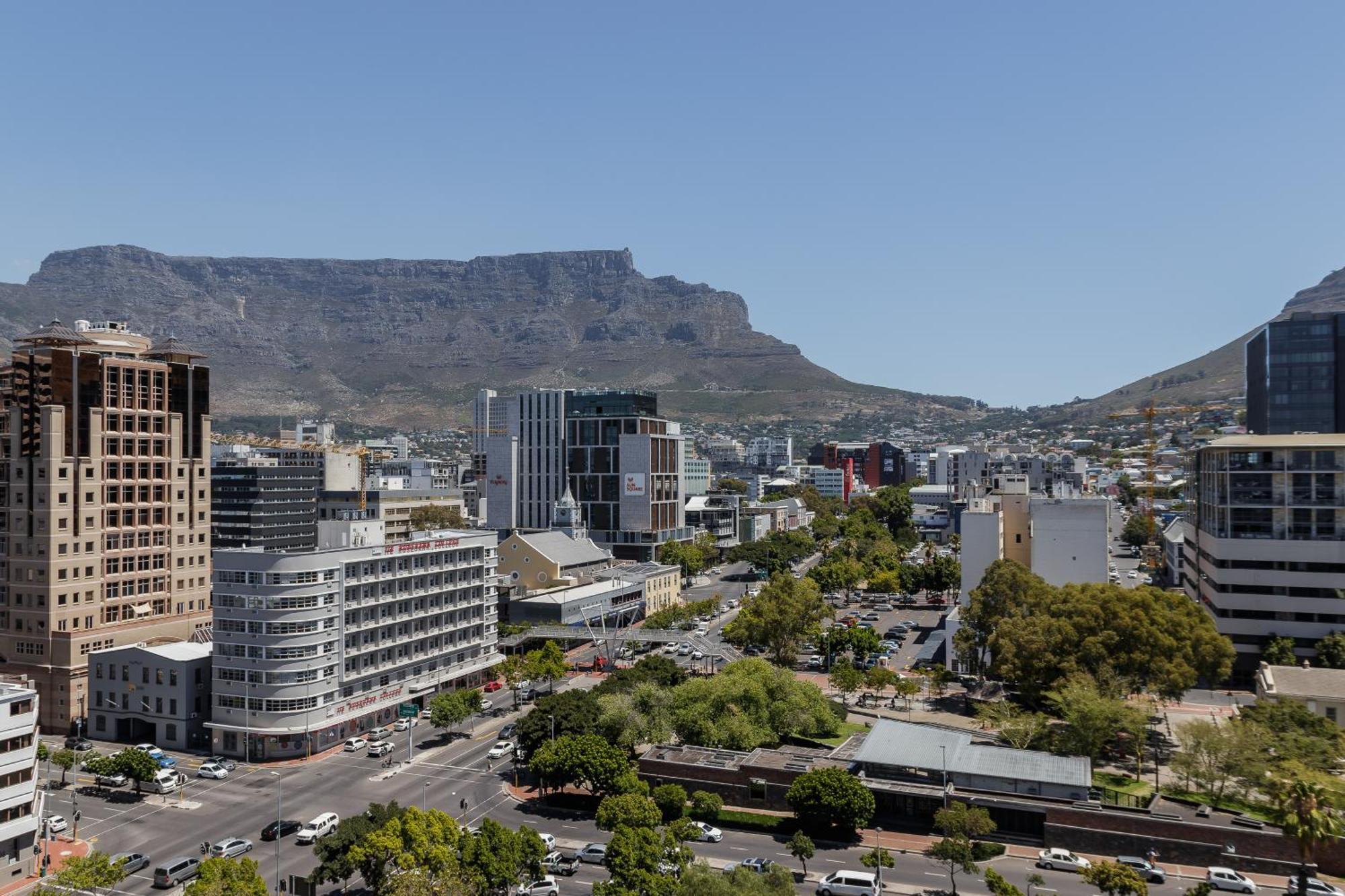 Luxury With Amazing Views & No Loadshedding *