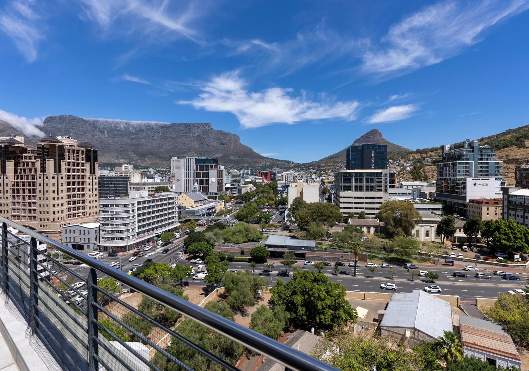 Apartment Luxury With Amazing Views & No Loadshedding *