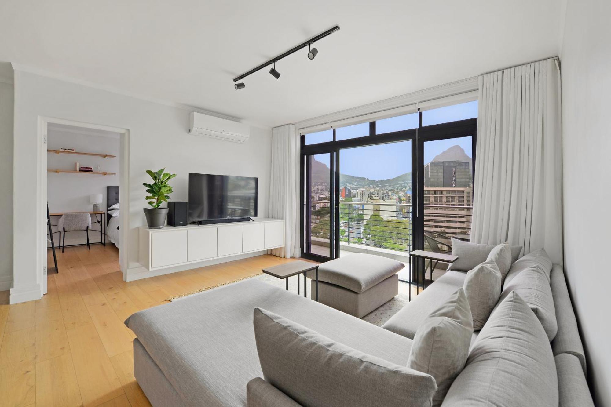 Luxury With Amazing Views & No Loadshedding Apartment