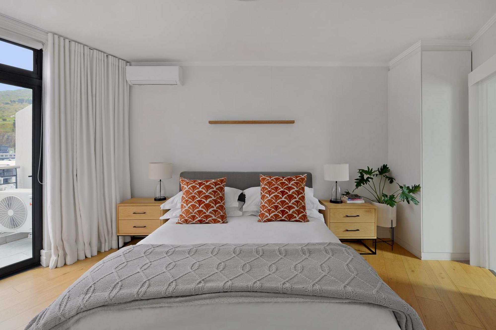 Apartment Luxury With Amazing Views & No Loadshedding Cape Town