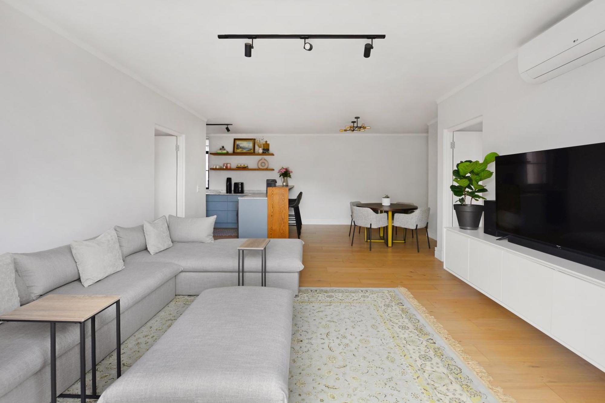 Luxury With Amazing Views & No Loadshedding Apartment Cape Town